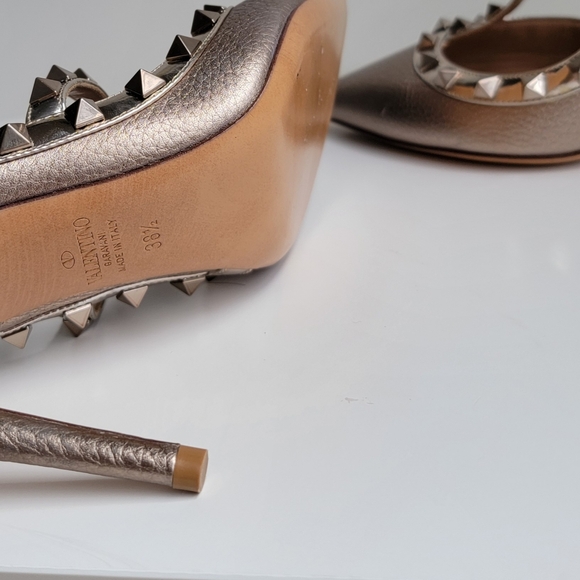 Valentino Garavani Rockstud Strapped Pumps - Picture 12 of 13